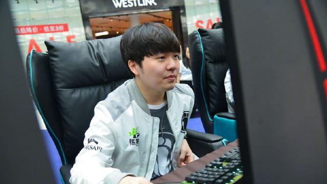 法比奥背身 法比奥背身