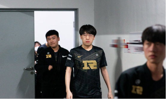 不仅呈现球